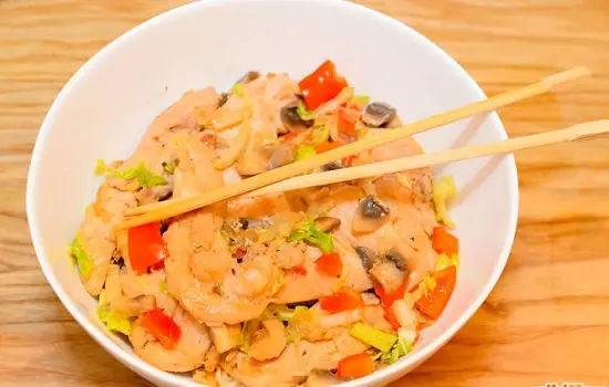 Cách làm món mì hoành thánh xào thập cẩm