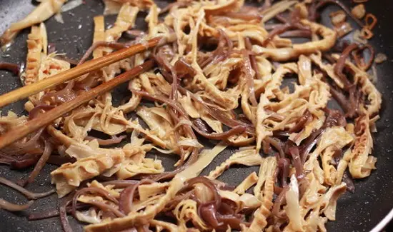 xào măng, mộc nhĩ