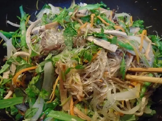 Cách làm món miến xào thập cẩm thơm ngon 5