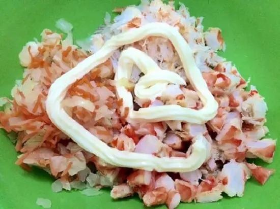 trộn với xốt mayonnaise