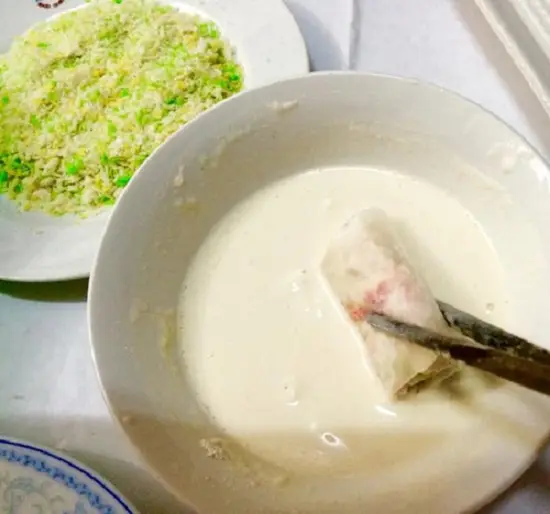 nhúng nem vào bột