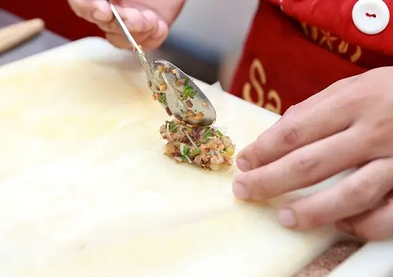 Cách làm món nem rán cho mâm cỗ cúng rằm 2