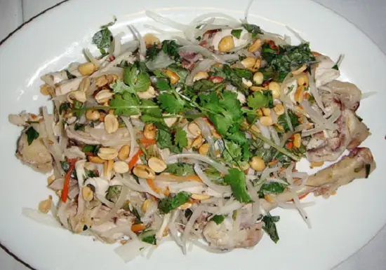 nộm gà hành tây thanh mát
