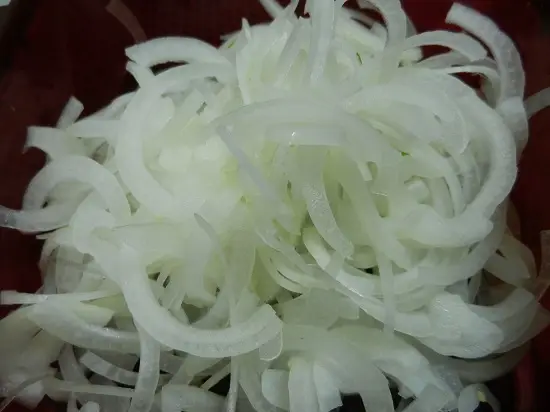 bóp hành tây với giấm