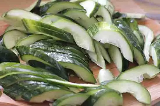 thái dưa chuột - cách làm nộm sứa