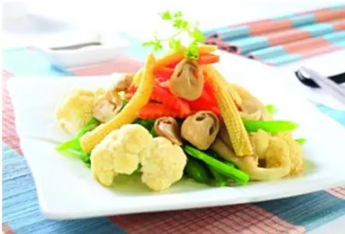 Cách làm món nui xào thập cẩm chay ngon lạ