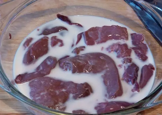 ngâm gan heo với sữa