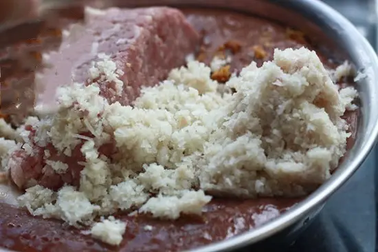 trộn bánh mì với gan heo