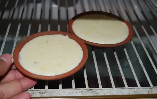 múc phirni vào đĩa và cho vào tủ lạnh