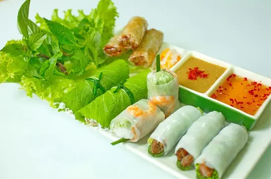 món phở cuốn thập cẩm hấp dẫn đã hoàn thành - cách làm phở cuốn thập cẩm