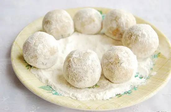 nặn tròn đậu phụ