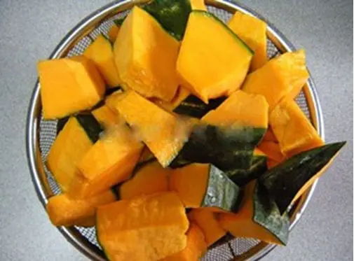 thái nhỏ bí ngô