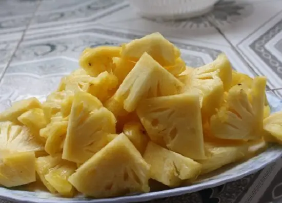 cắt nhỏ dứa