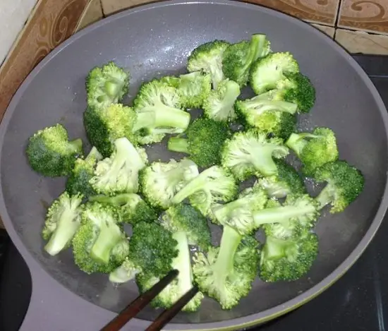 xào bông cải xanh