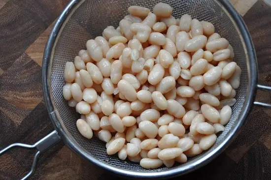 vớt đậu trắng ra cho nguội
