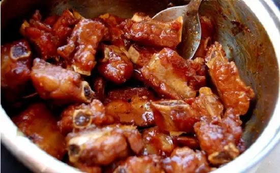 sườn màu vàng đậm