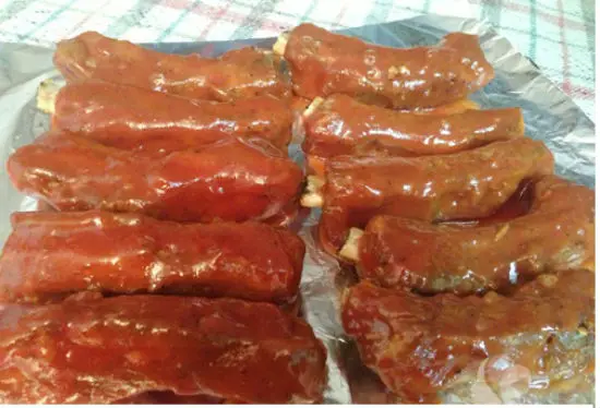 Món sườn nướng BBQ hoàn thành có màu sắc bắt mắt và hương vị hấp dẫn