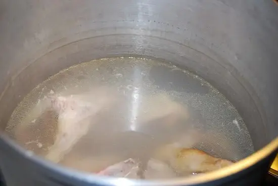 súp bí đỏ kem tươi ninh xương gà