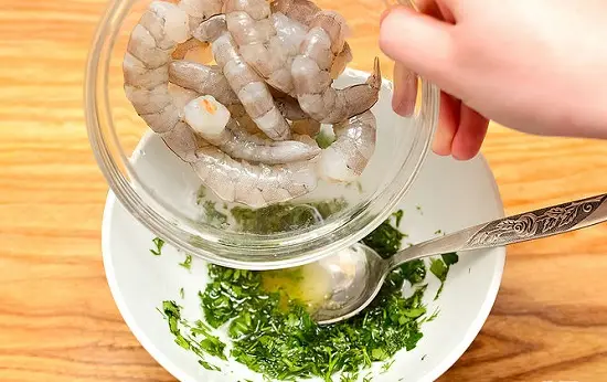ướp tôm với nước sốt