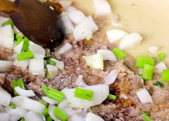 đảo thịt bò và rau củ