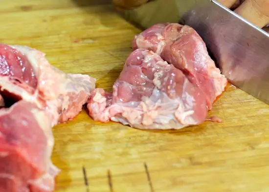 thịt bò thái miếng vuông