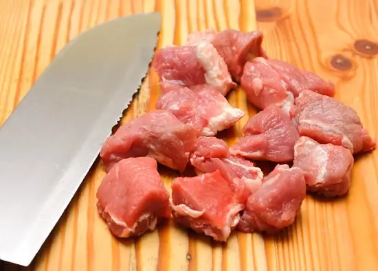 thịt bò thái miếng vuông