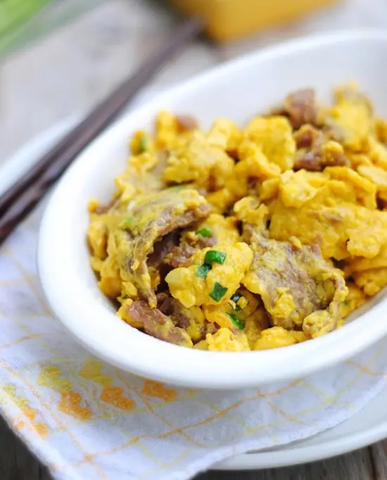 Cách làm món thịt bò xào trứng cho bữa tối thơm ngon