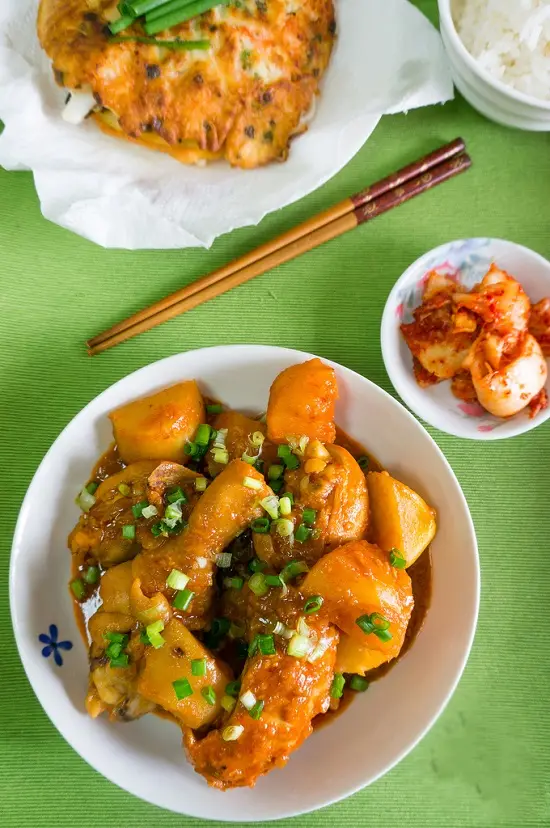 thịt gà kho khoai tây thơm ngon