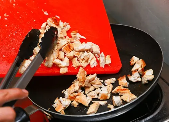 Cách làm món thịt gà nướng cuốn bánh tráng 2