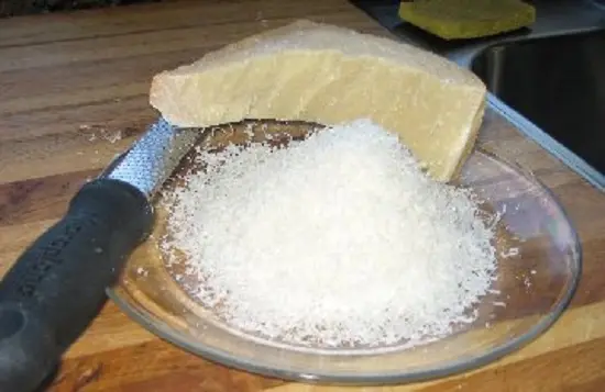 bào vụn phô mai parmesan