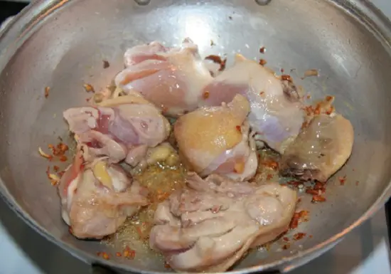 xào thịt gà với tỏi