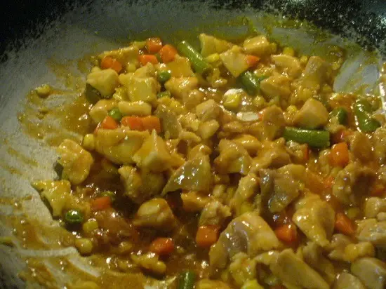 xào thịt gà với rau củ