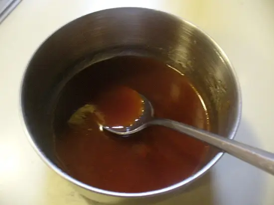 trộn hỗn hợp nước sốt
