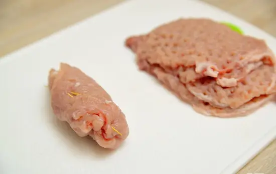 cuộn tròn miếng thịt heo