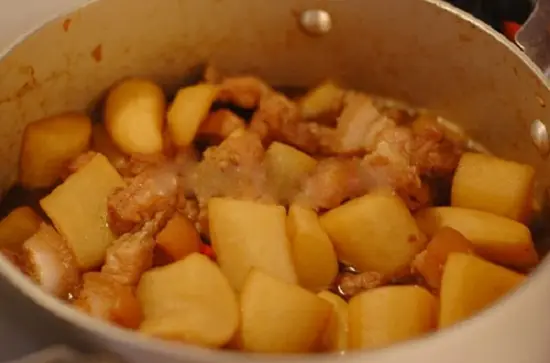 thịt kho củ cải kho thịt