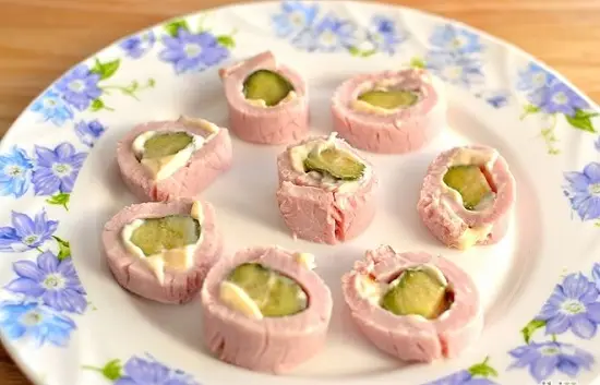 Cách làm món thịt nguội cuộn dưa chuột muối đơn giản