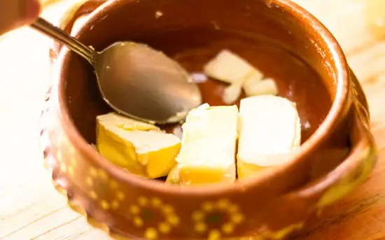 dặm bơ với tỏi