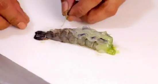 làm sạch tôm
