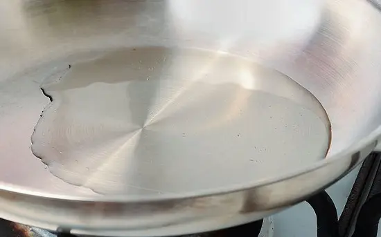 làm nóng dầu ăn