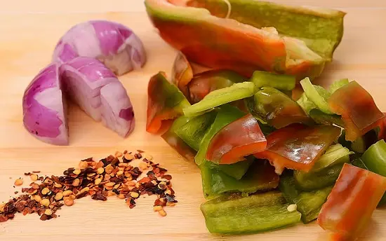 thái nhỏ ớt chuông