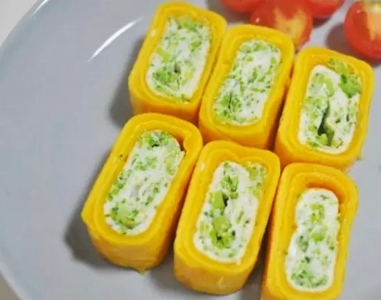 Cách làm món trứng cuộn bông cải đơn giản hấp dẫn