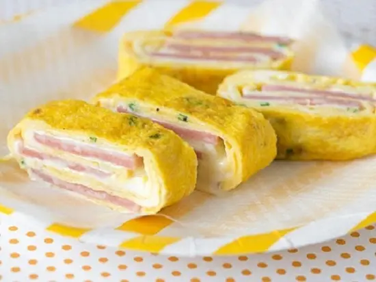 Cách làm món trứng cuộn phô mai ngon miệng cho bé