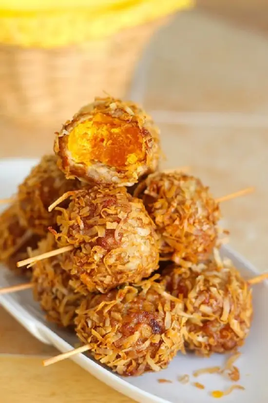trứng muối cuộn thịt chiên giòn cả nhà mê ly