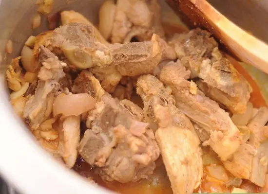 xương bò hầm ngon