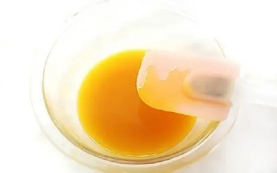 làm phần gelatin xoài của mousse xoài