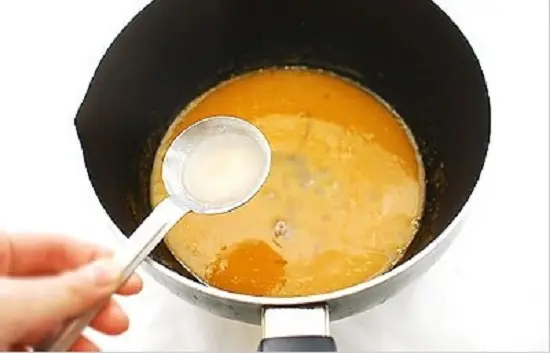 Bắt đầu làm mousse xoài