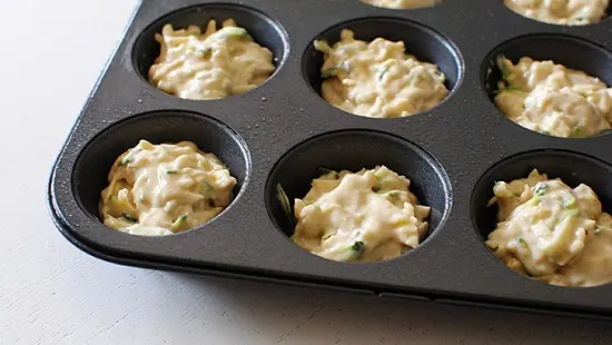 cách làm muffin bí xanh vị bơ tỏi 6