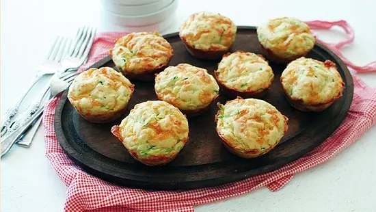 cách làm muffin bí xanh vị bơ tỏi 7