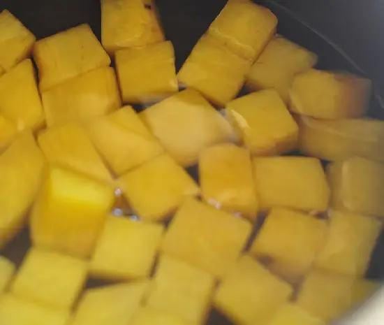 ngâm khoai lang với nước vôi