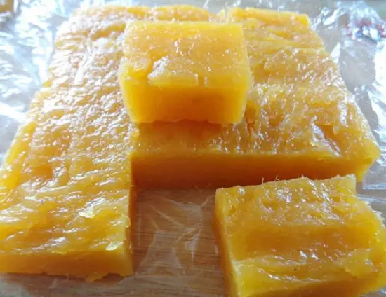 cắt vuông mứt xoài